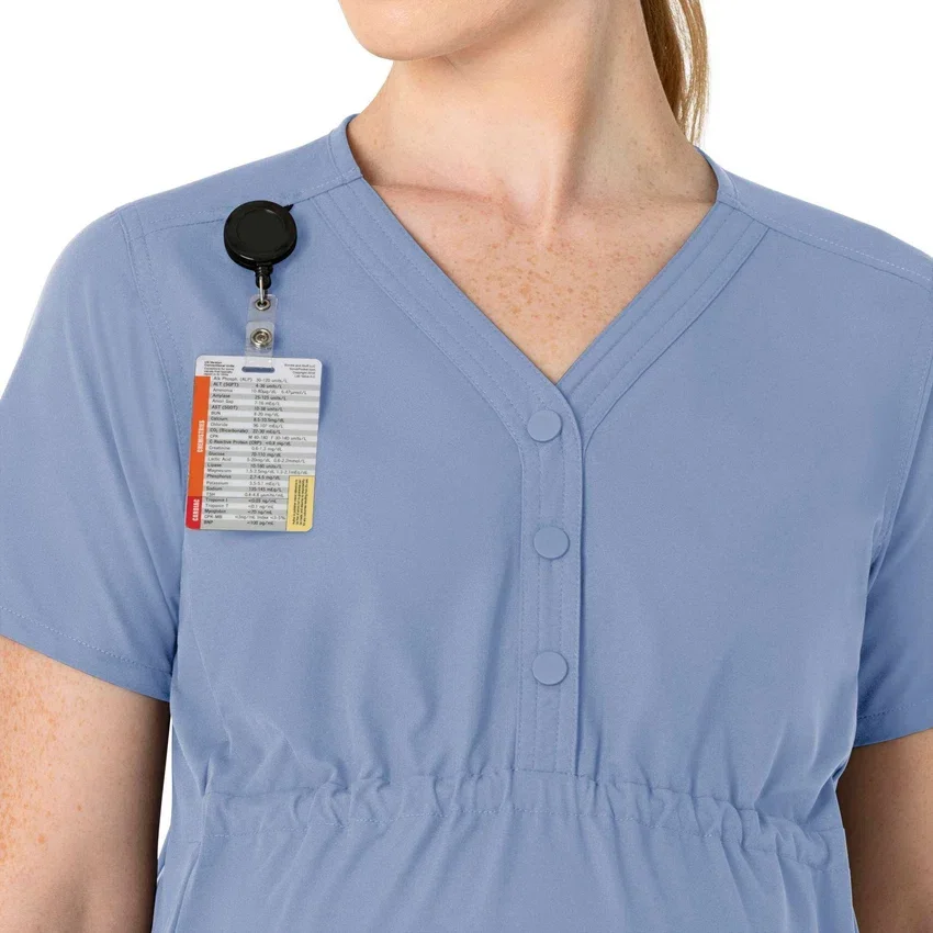 Blusa de trabalho pré-natal Henley Force Essentials para mulher