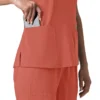 Blusa médica feminina Force Cross-Flex com painéis elásticos e decote em V