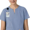 Blusa médica tipo túnica com decote em V da coleção Force Essentials para mulher
