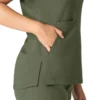 Blusa médica tipo túnica com decote em V da coleção Force Essentials para mulher