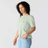 Camisas de gola redonda, corte largo e leve, com bolso, em Tencel
