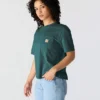 Camisas de gola redonda, corte largo e leve, com bolso, em Tencel