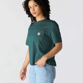 Camisas de gola redonda, corte largo e leve, com bolso, em Tencel