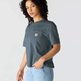 Camisas de gola redonda, corte largo e leve, com bolso, em Tencel
