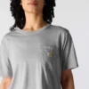 Camisas de gola redonda, corte largo e leve, com bolso, em Tencel
