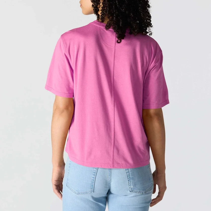 Camisas de gola redonda, corte largo e leve, com bolso, em Tencel