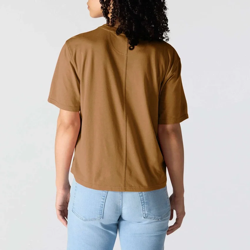 Camisas de gola redonda, corte largo e leve, com bolso, em Tencel