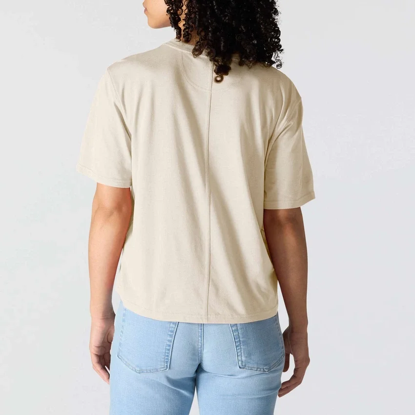 Camisas de gola redonda, corte largo e leve, com bolso, em Tencel