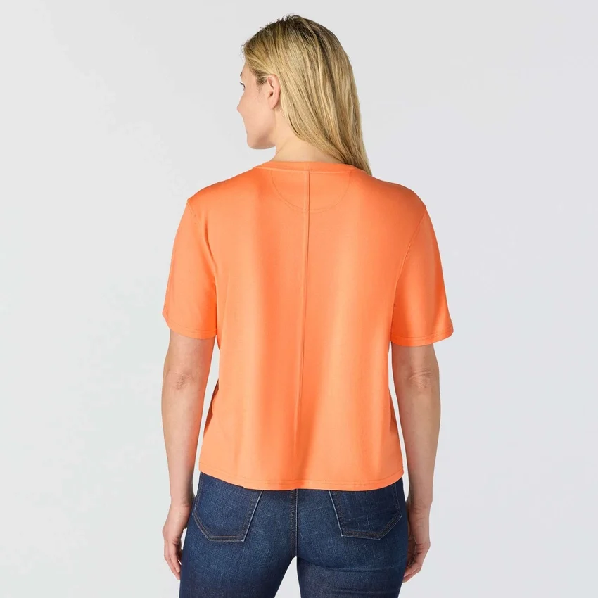 Camisas de gola redonda, corte largo e leve, com bolso, em Tencel