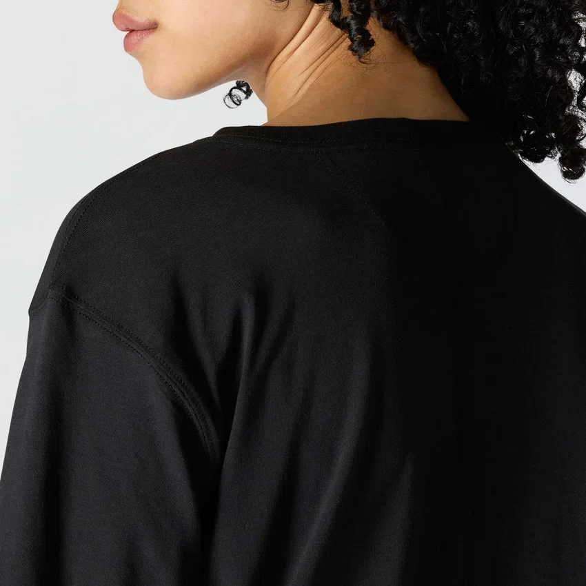 Camisas de gola redonda, corte largo e leve, com bolso, em Tencel