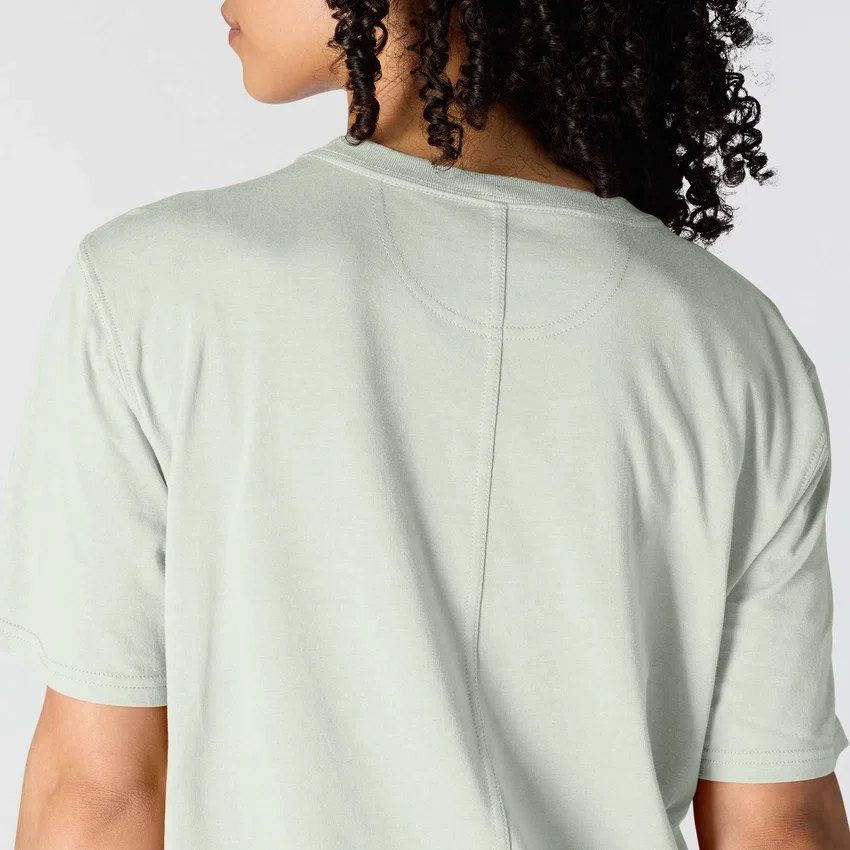 Camisas de gola redonda, corte largo e leve, com bolso, em Tencel
