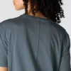 Camisas de gola redonda, corte largo e leve, com bolso, em Tencel