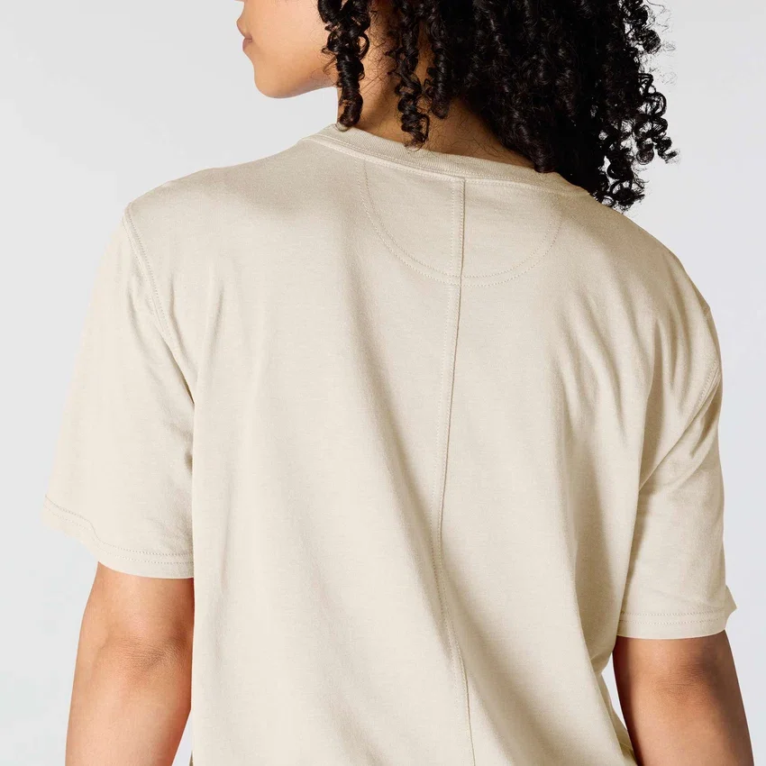 Camisas de gola redonda, corte largo e leve, com bolso, em Tencel