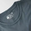 Camisas de gola redonda, corte largo e leve, com bolso, em Tencel