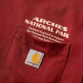 Camisas de manguitos largos e tecido pesado com grafismo do Parque Nacional Arches