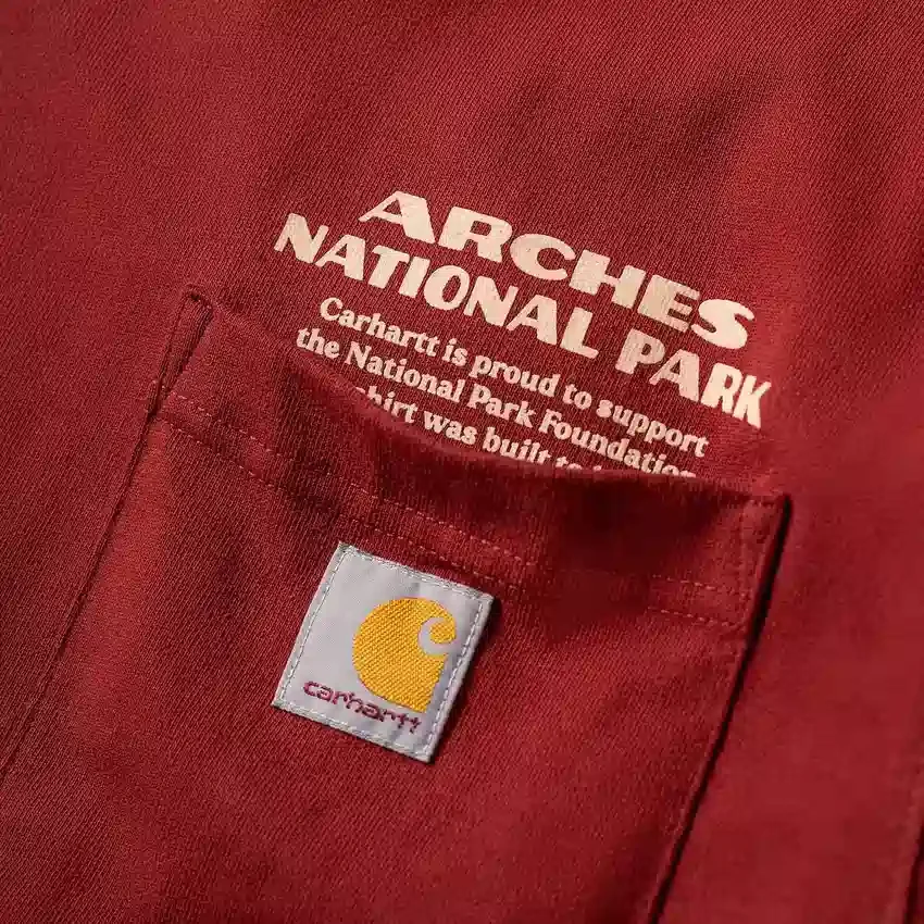 Camisas de manguitos largos e tecido pesado com grafismo do Parque Nacional Arches