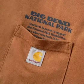 Camisas masculinas de manguitos longos e tecido pesado com grafismo do Parque Nacional de Big Bend