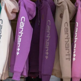 Camisola com capuz e logótipo Clarksburg icónica para mulher, com corte descontraído e forro polar