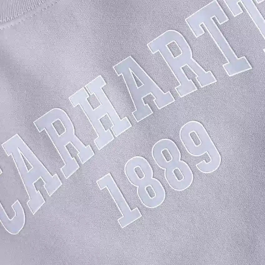 Camisola feminina de corte largo e peso médio com gola redonda e estampado carhartt 1889
