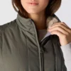 Colete feminino com forro Sherpa, isolante e resistente à água - Colete Rain Defender