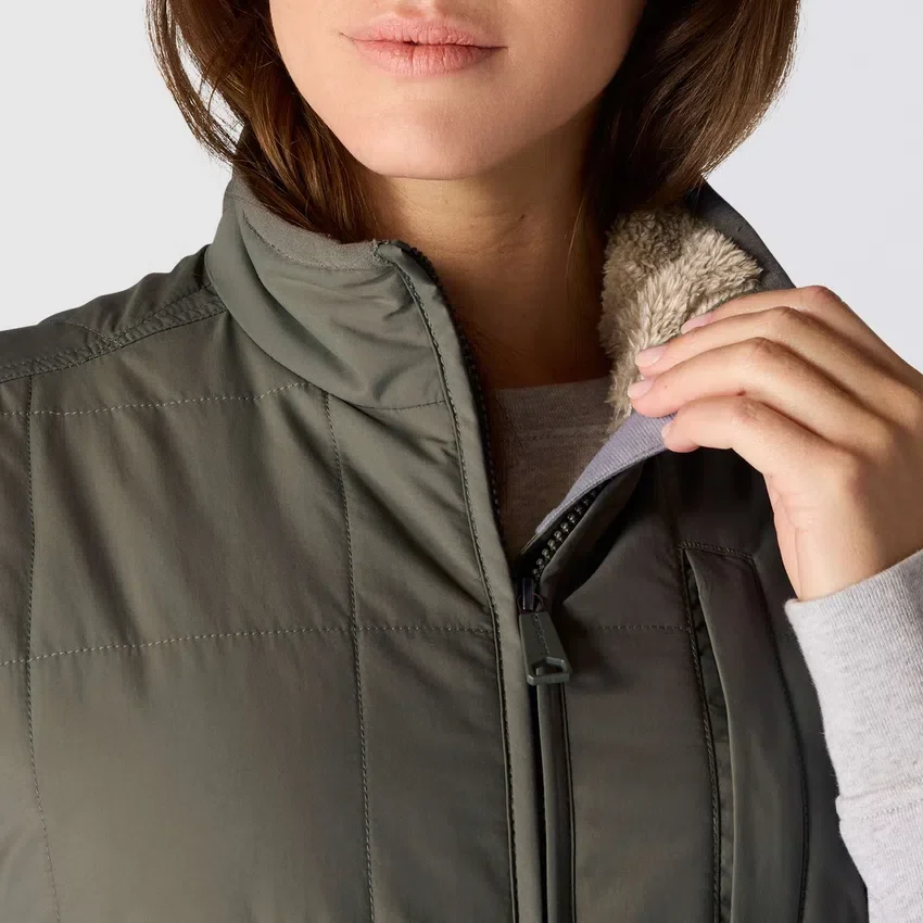 Colete feminino com forro Sherpa, isolante e resistente à água - Colete Rain Defender