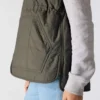 Colete feminino com forro Sherpa, isolante e resistente à água - Colete Rain Defender