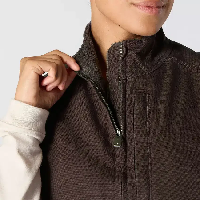 Colete feminino de algodão duck lavado com forro de sherpa e gola alta