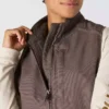 Colete feminino de algodão duck lavado com forro de sherpa e gola alta