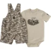 Conjunto de 2 peças para meninos: body com manguitos curtos e calções com bolsos cargo camuflados (bebé)