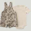 Conjunto de 2 peças para meninos: body com manguitos curtos e calções com bolsos cargo camuflados (bebé)