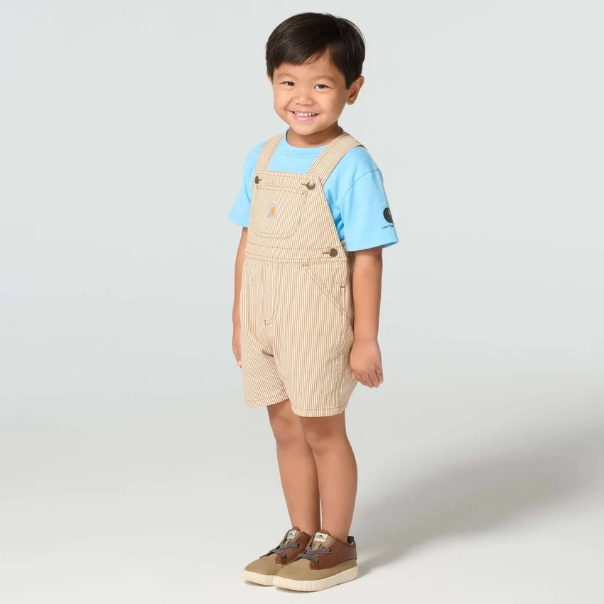 Conjunto de 2 peças para meninos: Camisa de manguitos curtos e calções com riscas castanhas (crianças pequenas)