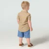 Conjunto de 2 peças para meninos: camisa estampada com manguitos curtos e calções de lona (crianças pequenas)