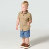 Conjunto de 2 peças para meninos: camisa estampada com manguitos curtos e calções de lona (crianças pequenas)