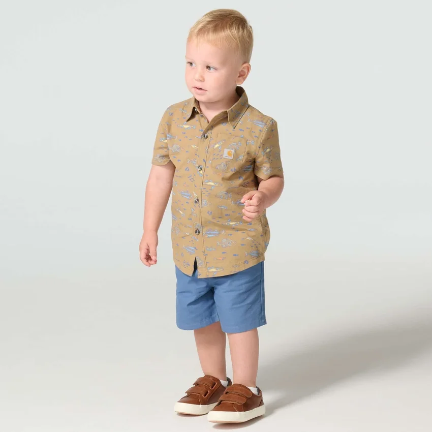 Conjunto de 2 peças para meninos: camisa estampada com manguitos curtos e calções de lona (crianças pequenas)
