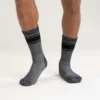 Conjunto de 4 pares de meias de cano médio e tecido grosso