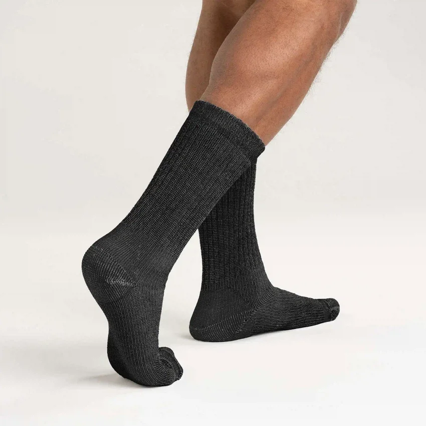 Conjunto de 4 pares de meias de cano médio e tecido grosso