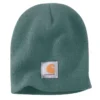 Gorro com emblema em malha