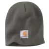 Gorro com emblema em malha