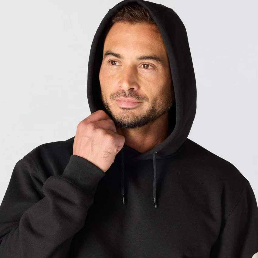 Hoodie masculino com grafismo «Marquette Shamrock Script» – Camisola do Dia de São Patrício