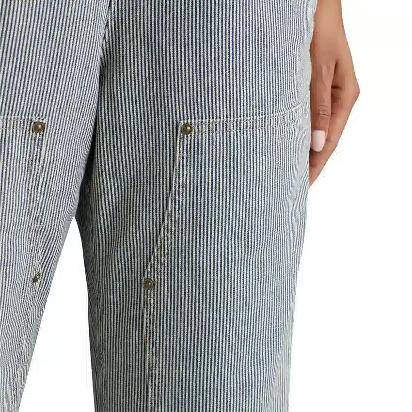 Macacão de ganga com riscas de comboio