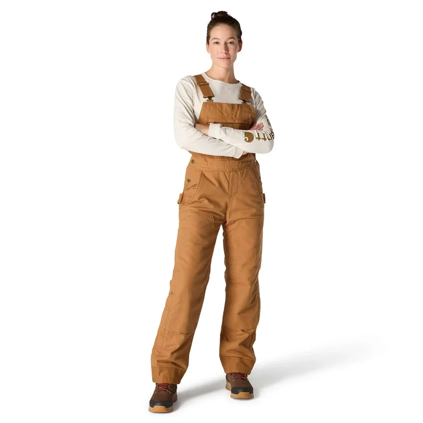 Macacão feminino isolado em lona lavada