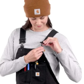 Macacão feminino isolado em lona lavada