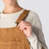 Macacão feminino isolado em lona lavada