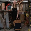 Mochila conversível tipo tote em nylon com fecho de cordão, 28 L