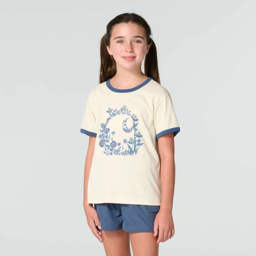 T-shirt de manguitos curtos com estampa floral «C» e gola com anel para meninas (Criança/Bebé/Jovem)