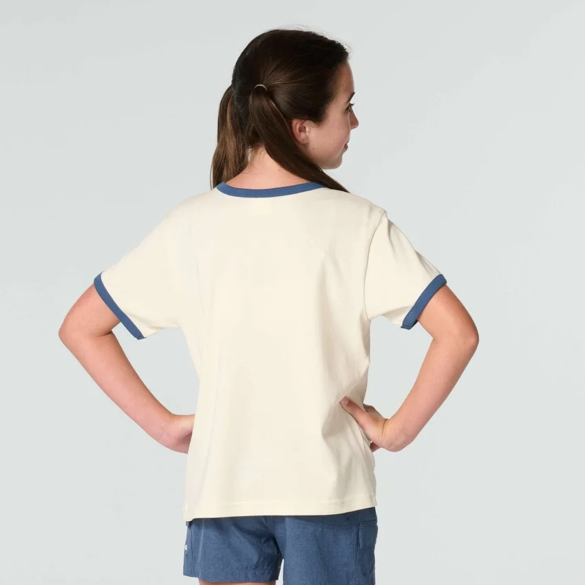 T-shirt de manguitos curtos com estampa floral «C» e gola com anel para meninas (Criança/Bebé/Jovem)