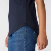 T-shirt feminina Force de corte descontraído, com bolso e tecnologia de absorção de humidade